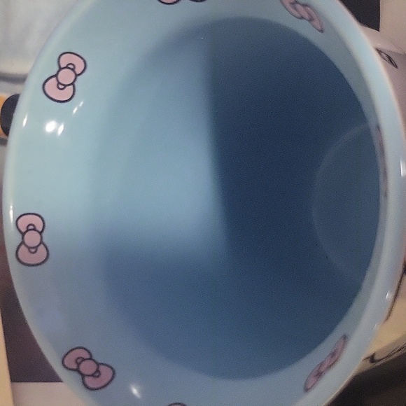 Hello Kitty Mug - Picture 2 of 3